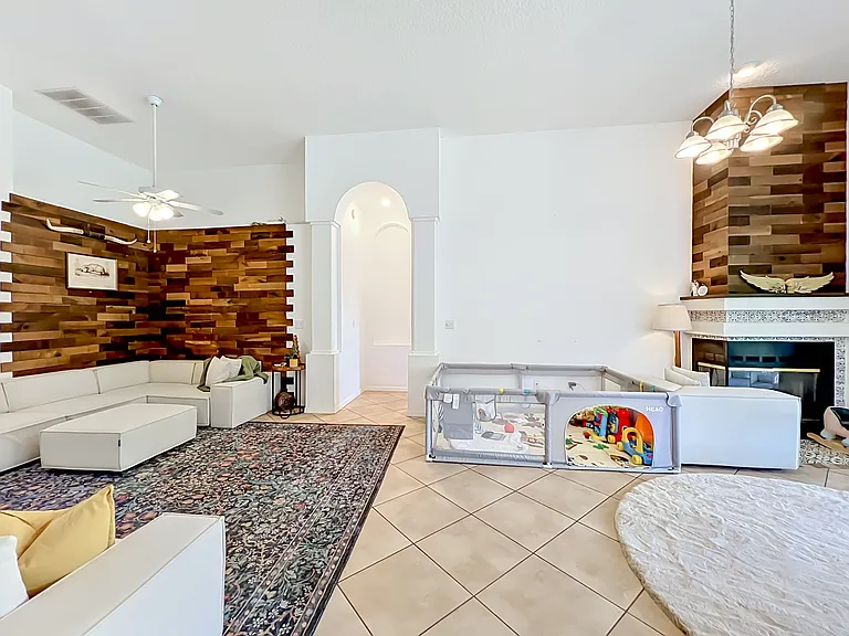 2125 Emerald Green Cir — Photo 15