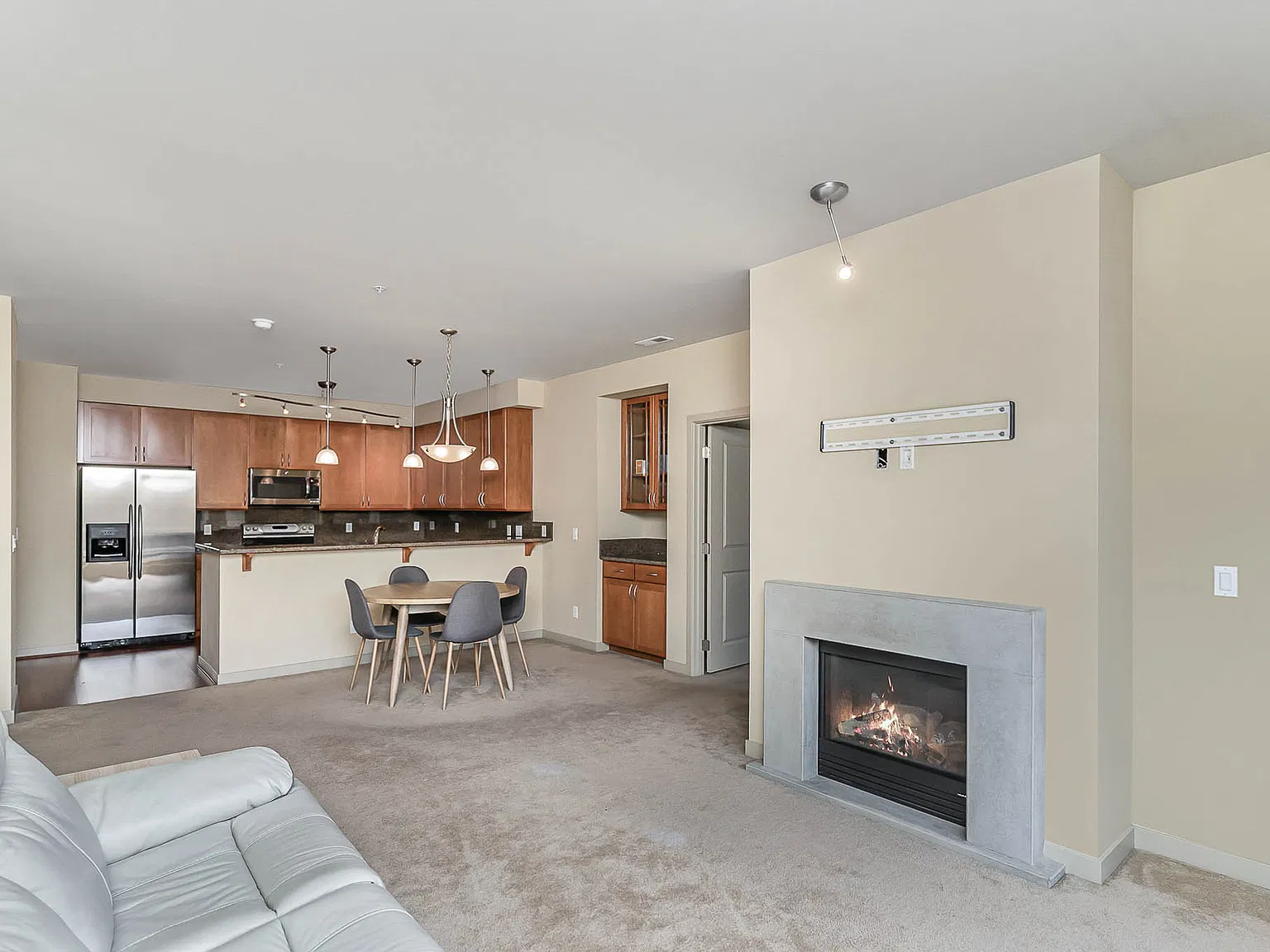 2 bed, 1129 sqft, $3,450 — Photo 3