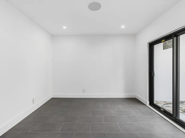 3720 Morton Ave — Photo 10