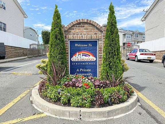 3rd image of 271 Skyline Dr