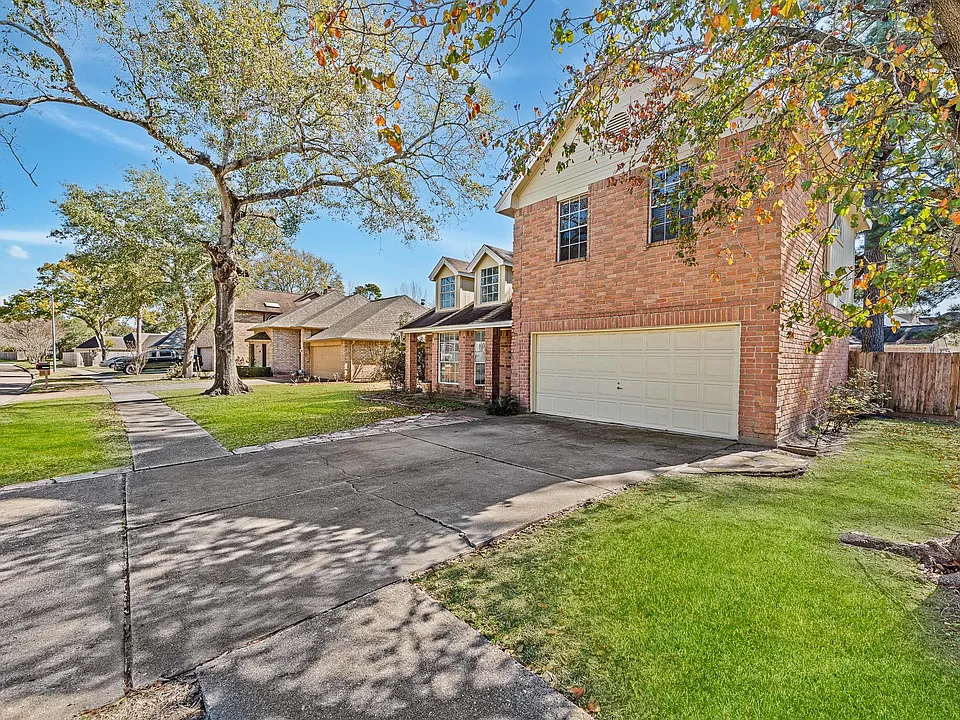 11123 Gatesden Dr