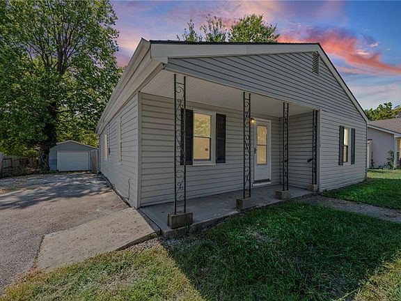 3rd image of 120 E 6th St