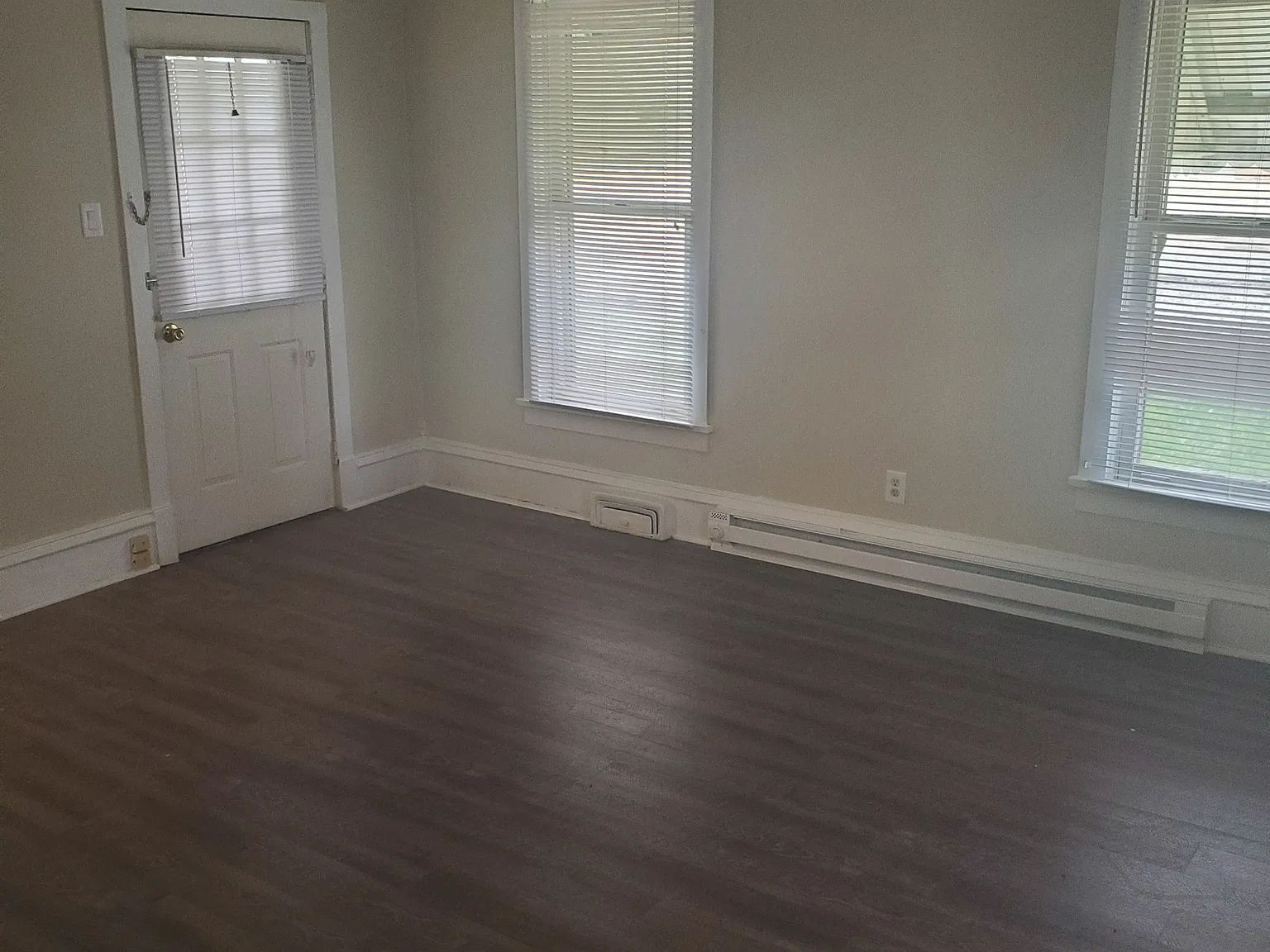 Studio, $975 — Photo 1