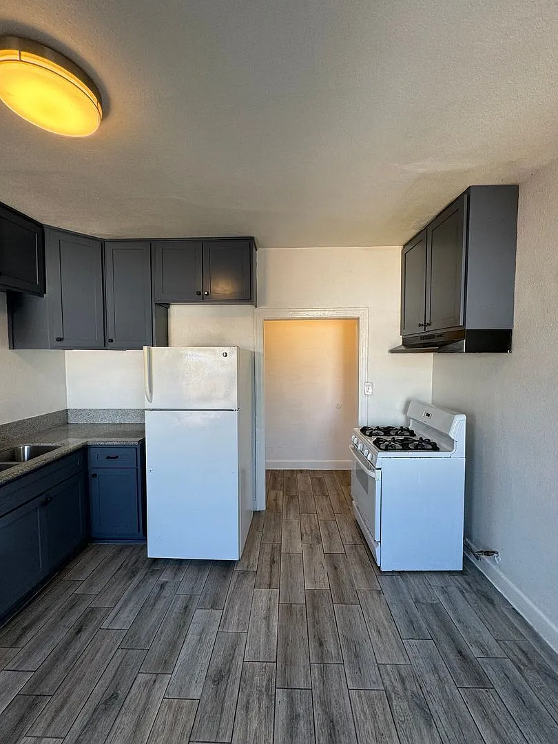 3 bed, 1.0 bath, 1200 sqft, $2,600 — Photo 2
