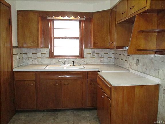 3rd image of 14 Hiler Ave