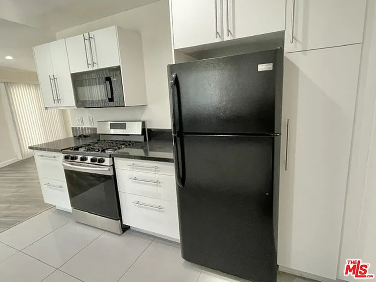 8397 Fountain Ave #203 — Photo 14