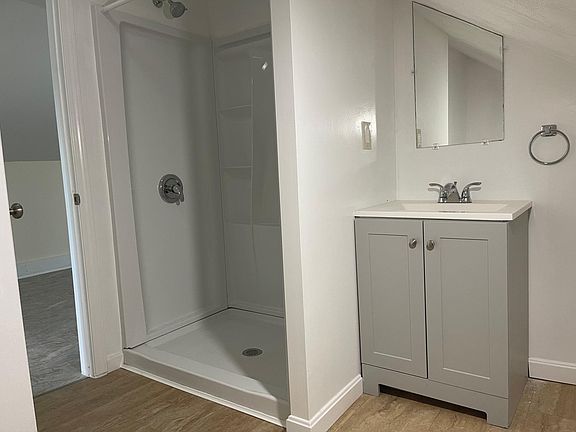 3rd image of 108 Julian St Floor 1
