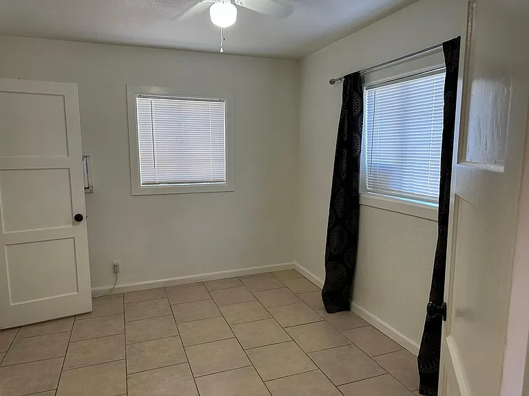 2037 N 21st Pl — Photo 9