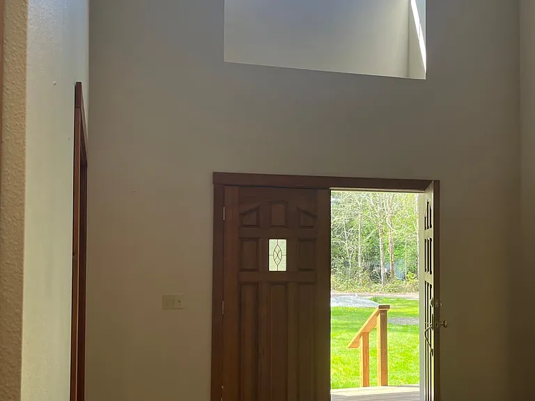 9472 Holly Farm Ln NE — Photo 2