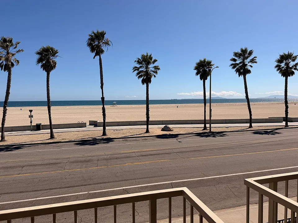 223 E Surfside Dr