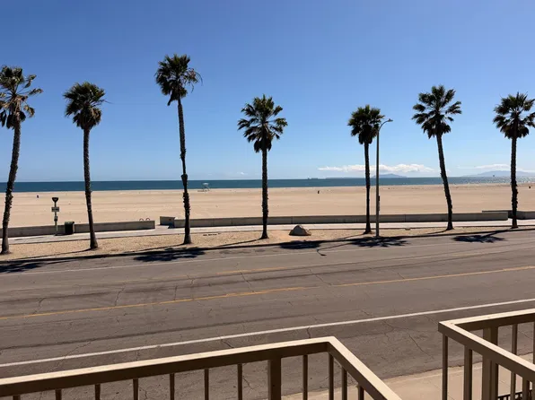 223 E Surfside Dr, Port Hueneme, CA 93041