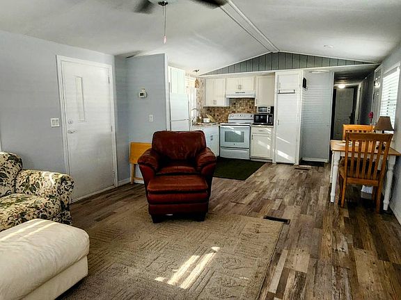 5th image of 402 Hexum Cir
