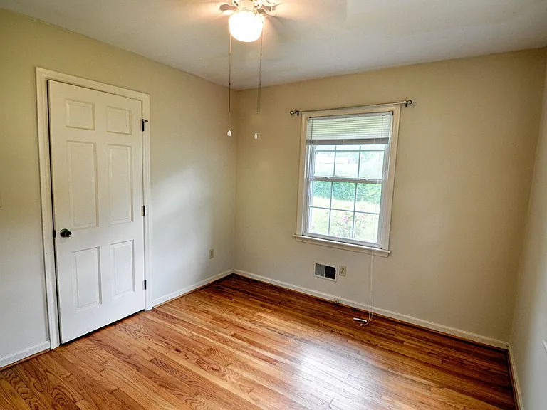 1526 Smith Level Rd — Photo 10