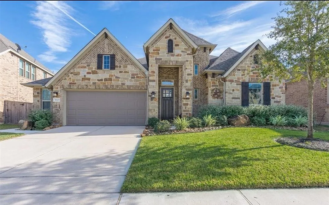 3 bed, 2.0 bath, 2287 sqft, $2,700 — Photo 2