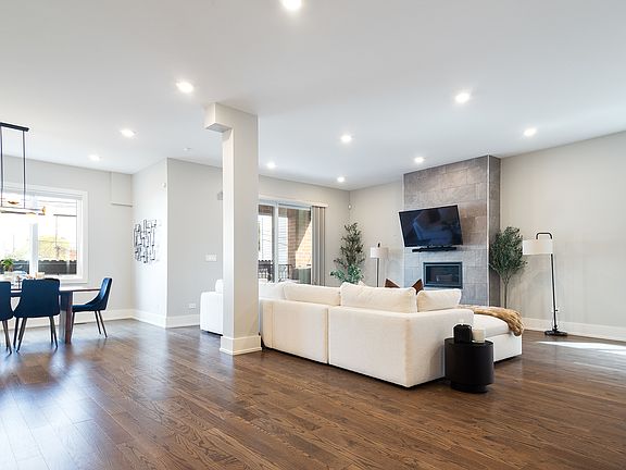 2nd image of 3016 W Belmont Ave APT 1N