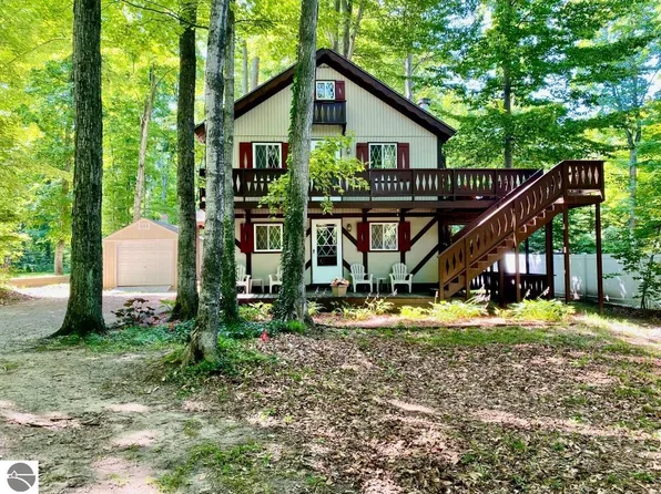 2552 E Birch Ct, Cedar, MI 49621