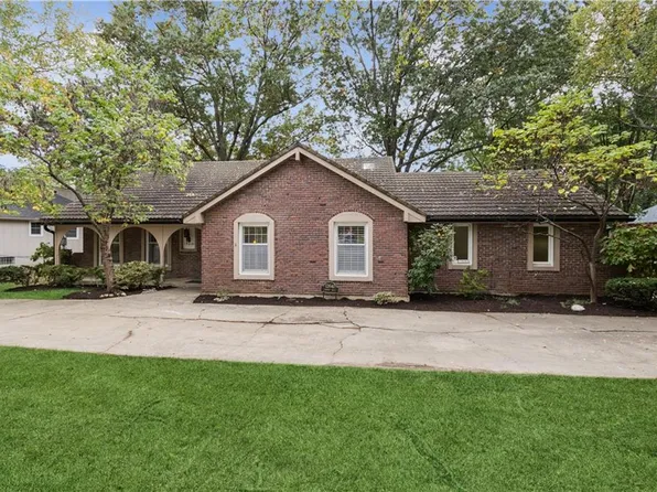 12640 Oakmont Dr, Kansas City, MO 64145