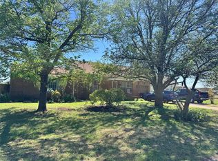601 W Apache St, Lindsay, OK 73052