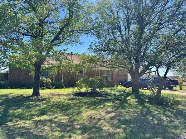 601 W Apache St, Lindsay, OK 73052