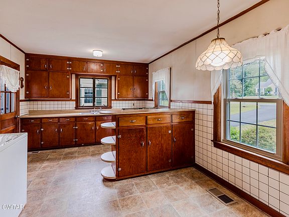 5th image of 113 Lombardy St