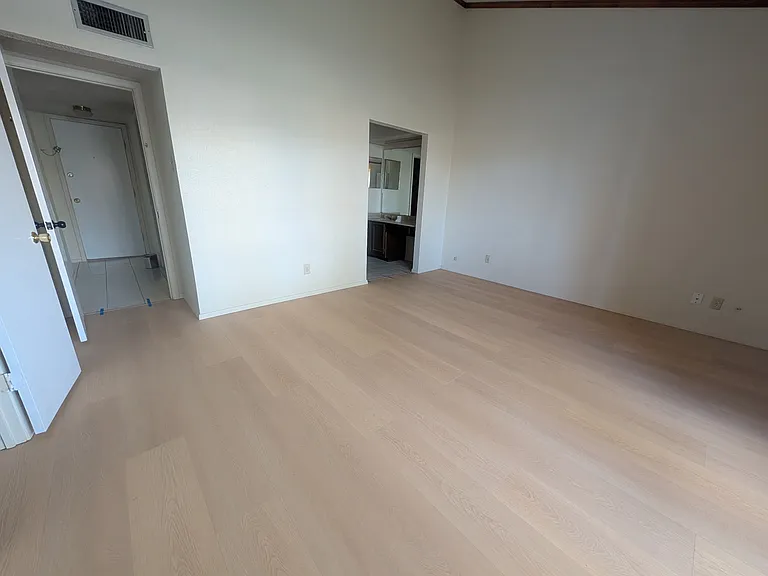 2902 Meadow Park Dr — Photo 7
