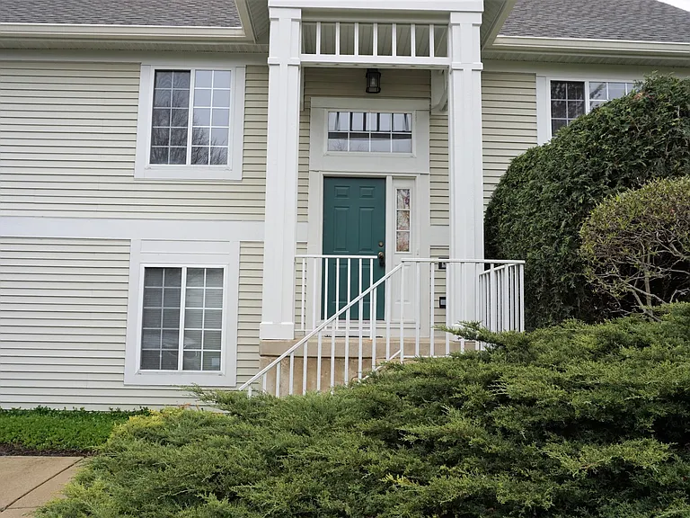 2350 Twilight Dr — Photo 1