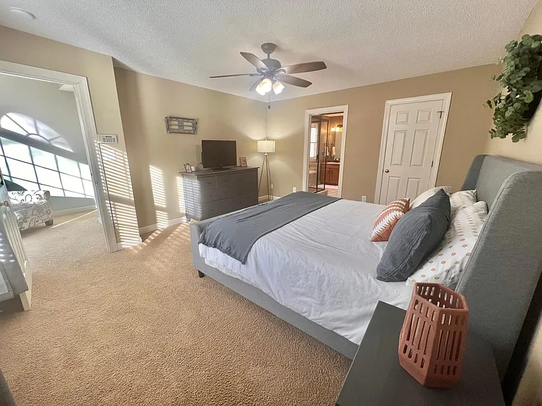 Master Bedroom w/larger walk in closet-2