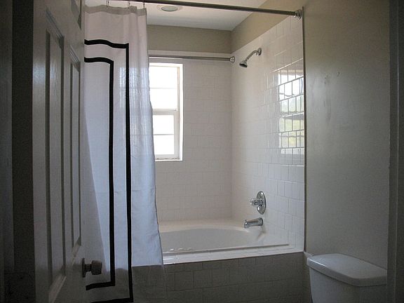 5th image of 4627 N 15th Ave