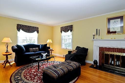 3rd image of 414 S Lincoln Ln
