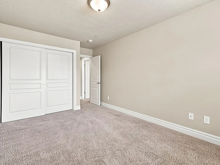 1360 E Foxmont Ln — Photo 29