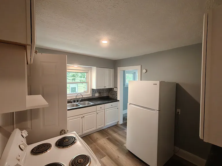 1024 Whittier Ave — Photo 10