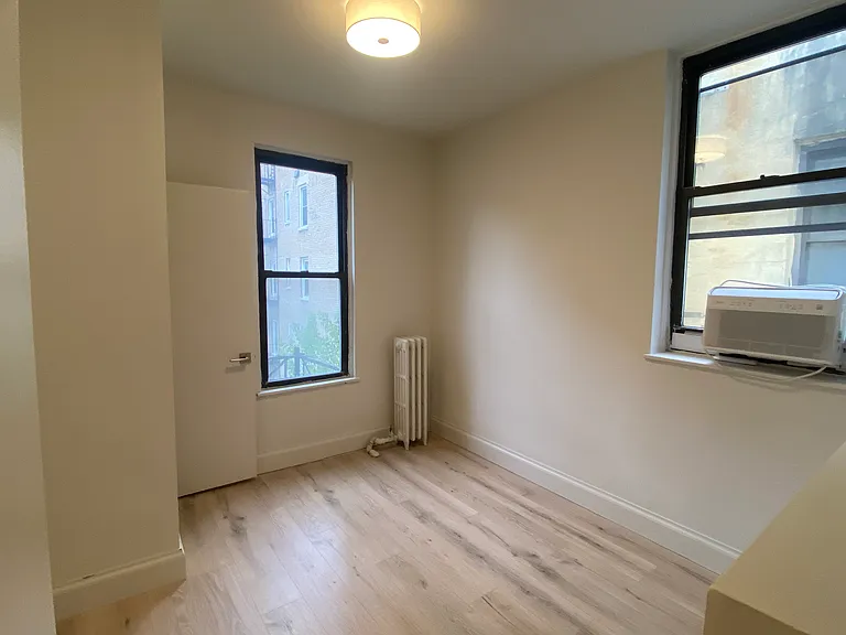 315 W 54th St #14 — Photo 11