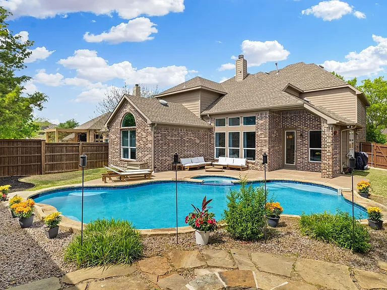 8405 Saint Clair Dr — Photo 35