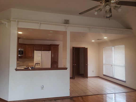 4th image of 2105 NW Britni Cir