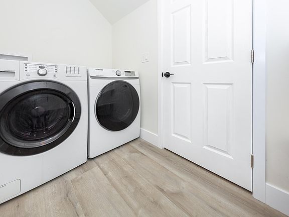5th image of 23322 Bassett St