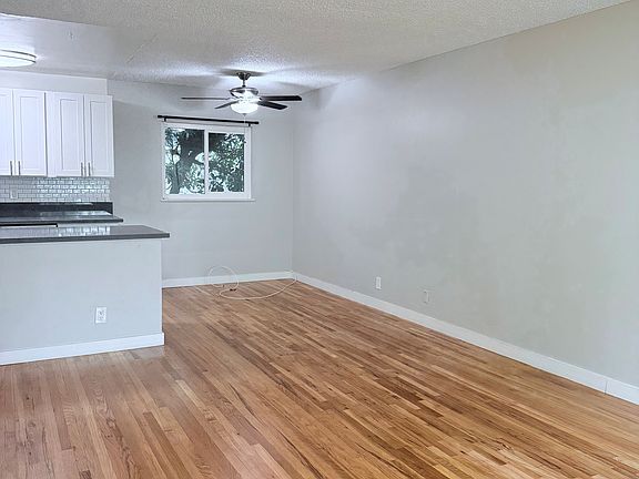 3rd image of 426 S Barrington Ave APT 8