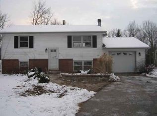 409 Buckles Grove Rd, Le Roy, IL 61752