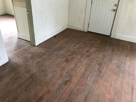3rd image of 904 N Park Ave