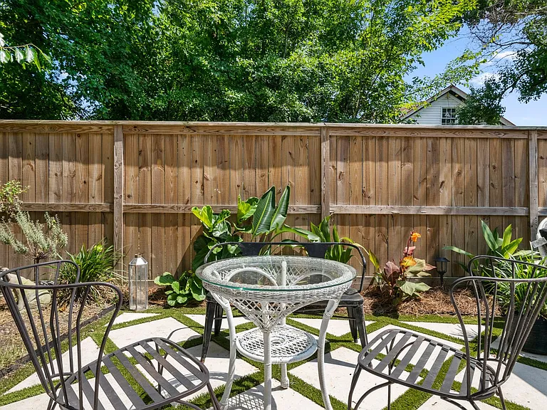 205 Line St — Photo 31