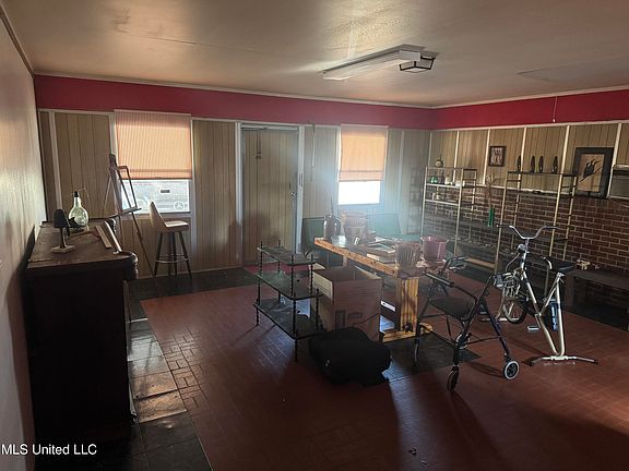 4th image of 3317 Longwood Dr