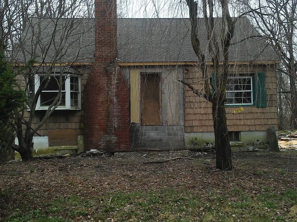1st image of 22 Horns Park Rd