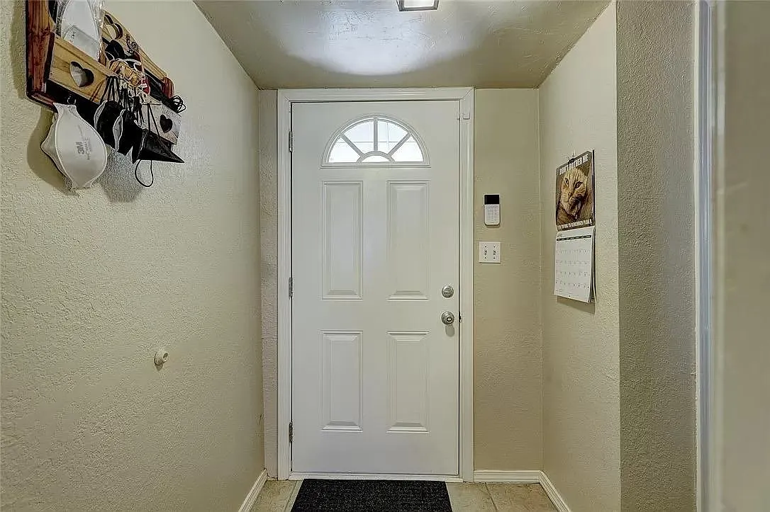 3 bed, 1153 sqft, $1,090 — Photo 4
