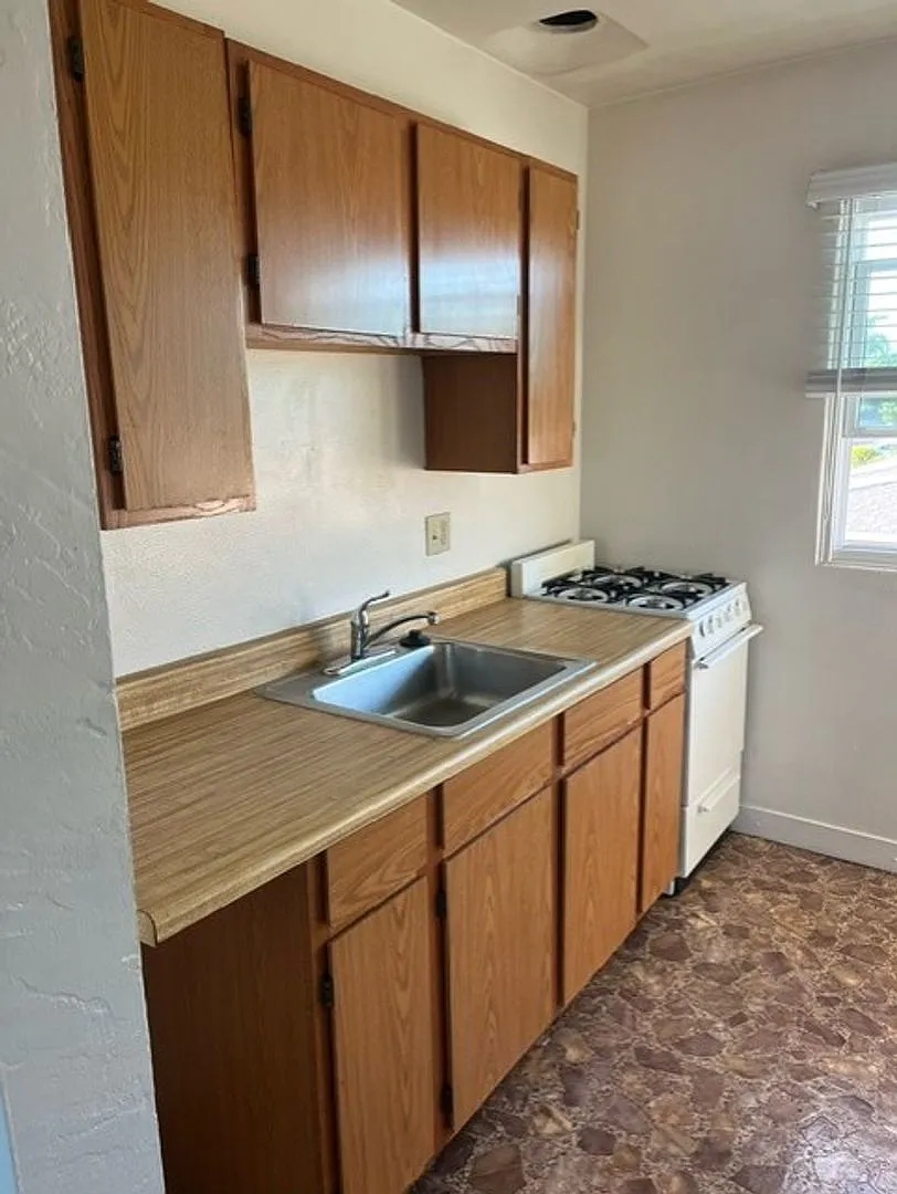 1602 PB Drive Studios — Photo 3