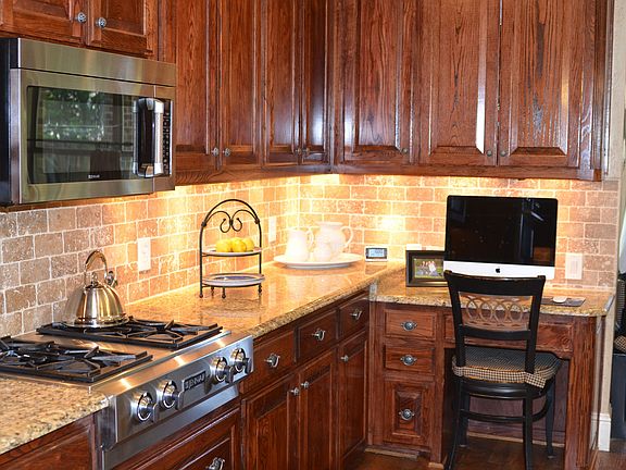 2nd image of 2608 Lakeside Dr