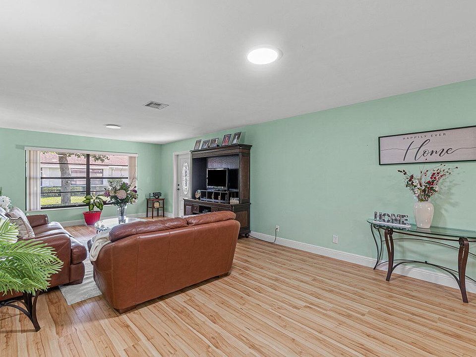 1st image of 9825 Walnut Tree Way