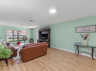 9825 Walnut Tree Way, Boynton Beach, FL 33436