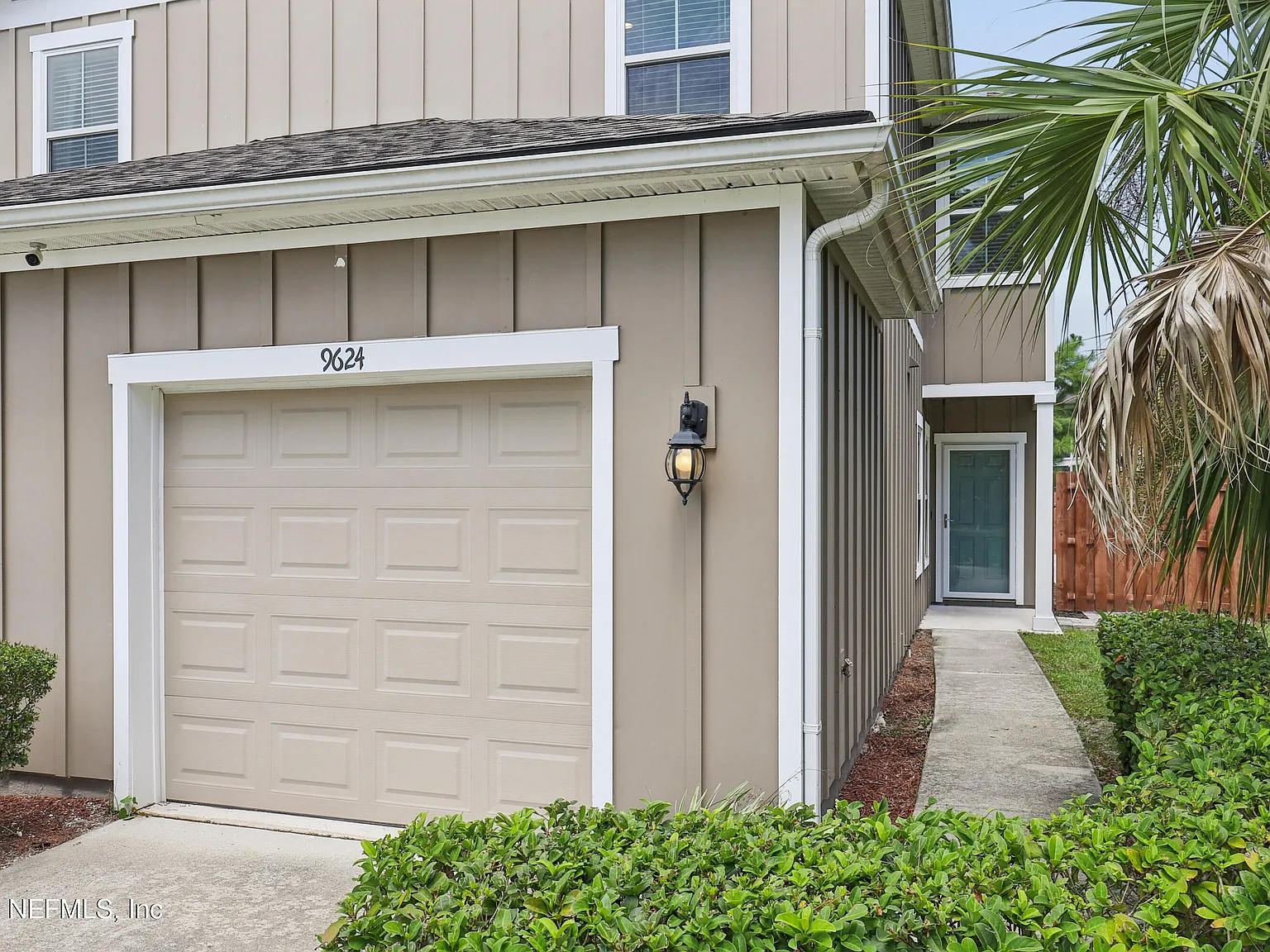 3 bed, 2.5 bath, 1492 sqft, $2,300 — Photo 2