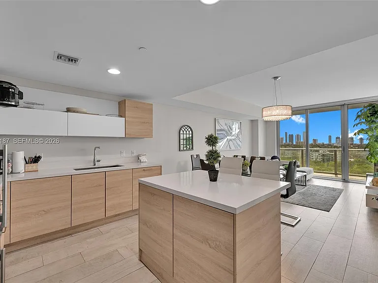 16385 Biscayne Blvd #1020 — Photo 5