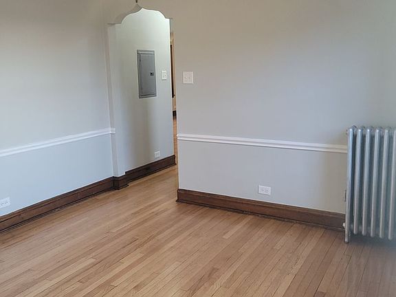 4th image of 5230-40 N Rockwell St #5236-2