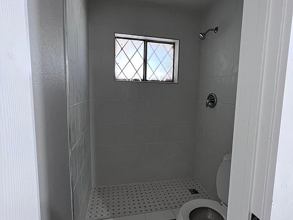 2nd image of 1734 Lesle Ln